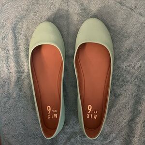 Mix No 6 Seafoam flats size 8
